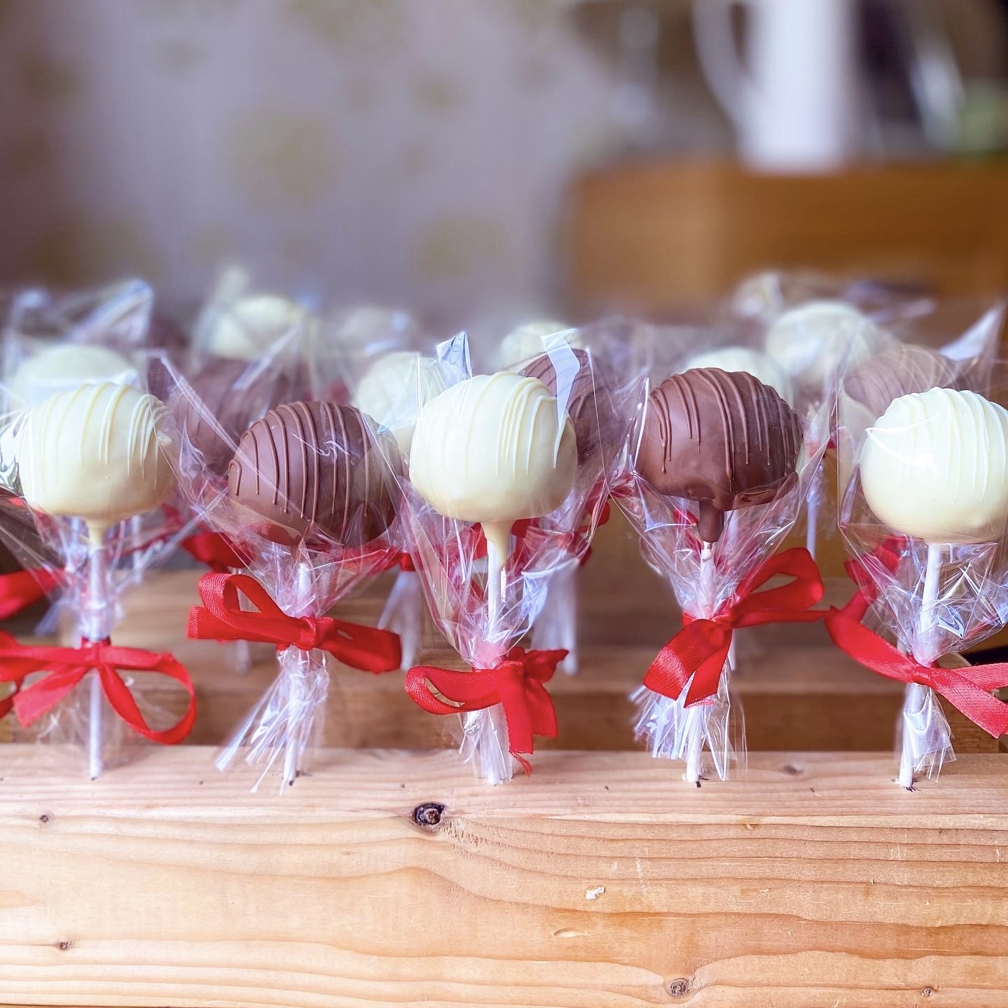 White & Milk Chocolate Cake Pops